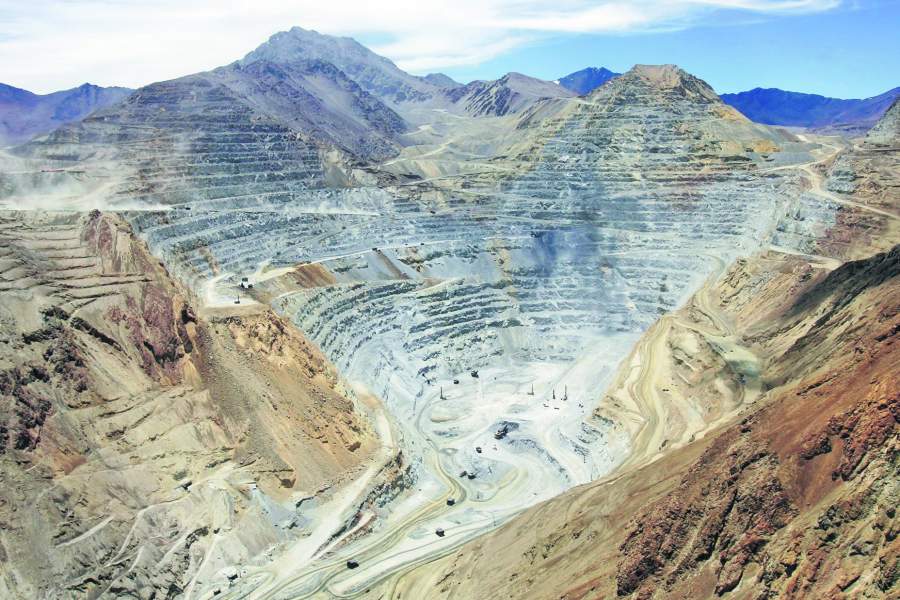 Minera de Luksic iniciará esta semana el trámite ambiental de su primer proyecto fuera de Chile