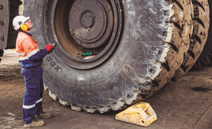 Anglo American inicia piloto en enero para reciclar neumáticos mineros