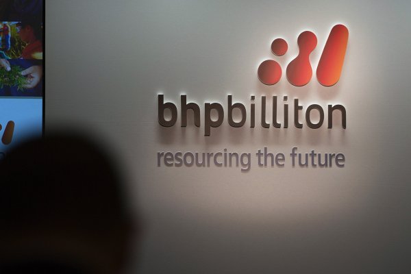 BHP anuncia que pagará un sueldo mínimo de $ 500.000 a contratistas y subcontratistas
