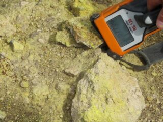 Perú dice estar preparado para explotar uranio en Los Andes