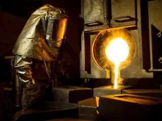 Oro baja luego que Trump dice que está próximo un acuerdo con China