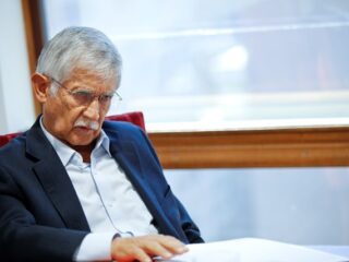 Pizarro se defiende de acusación por tráfico de influencias