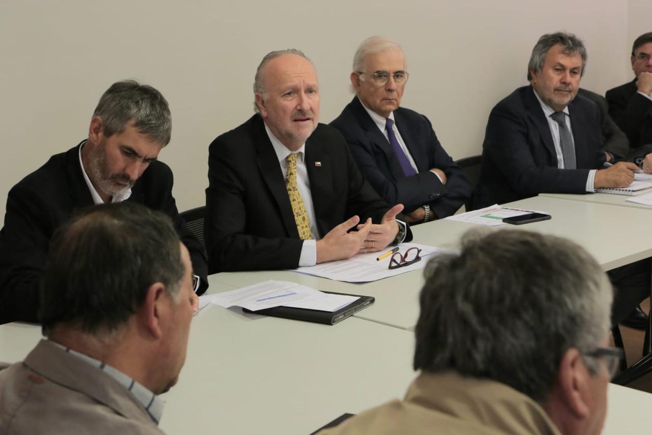 Ministro Prokurica sostuvo primera reunión del año junto a dirigentes de la pequeña minería
