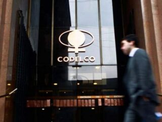 Máximos ejecutivos de Codelco se reúnen con Piñera y le presentan plan de inversiones de la estatal