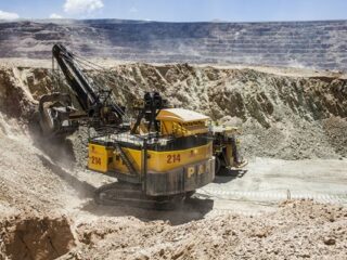 Minera del grupo Luksic aumenta producción de cobre el año pasado en medio de crisis social