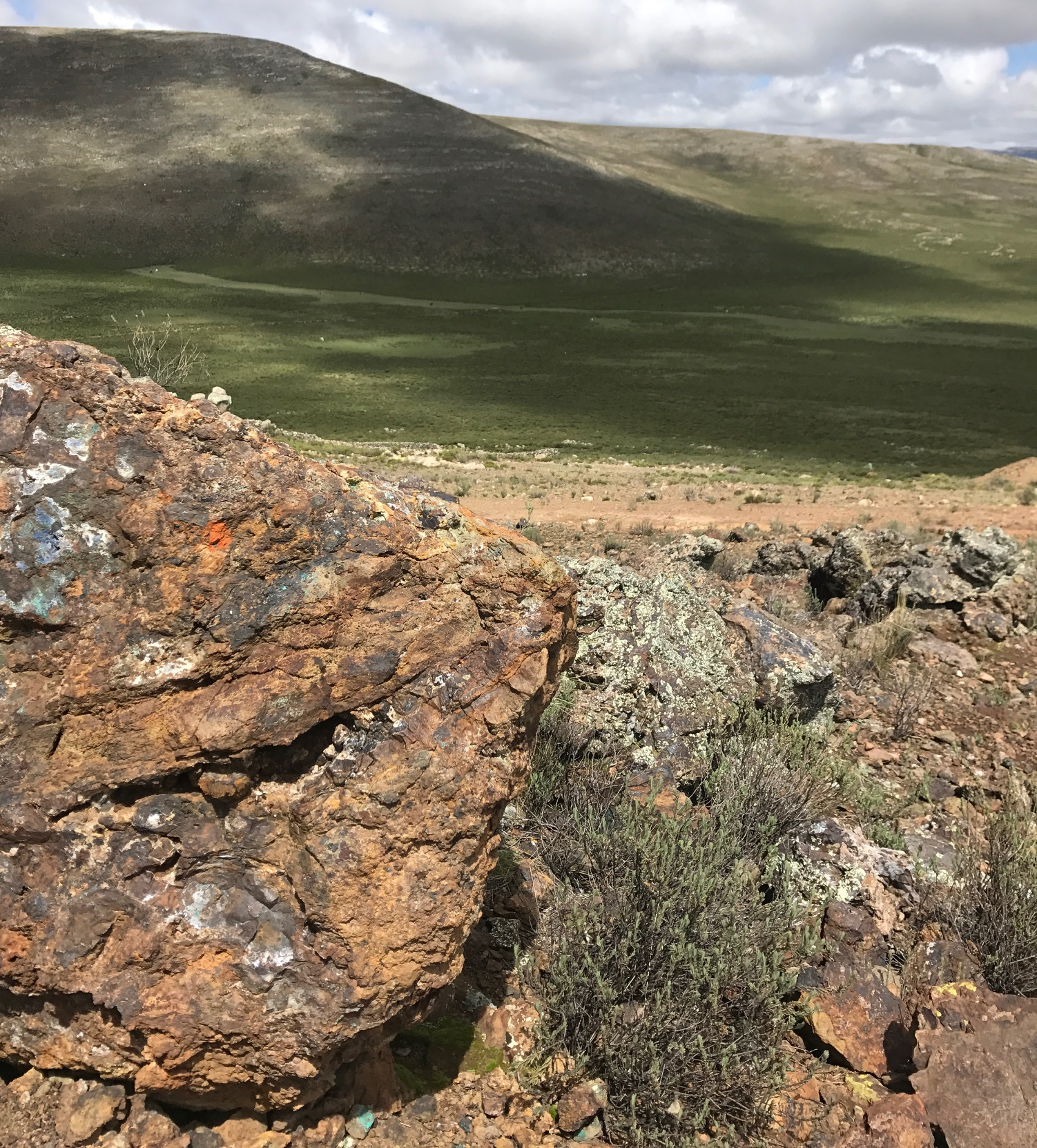 (Perú) Auryn confirma la edad de mineralización de intrusos en el distrito de Sombrero equivalente a depósitos importantes en el cinturón de Andahuaylas-Yauri