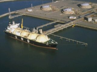 Grupo CAP se asocia con Enel y buscan desarrollar terminal de GNL en Huachipato