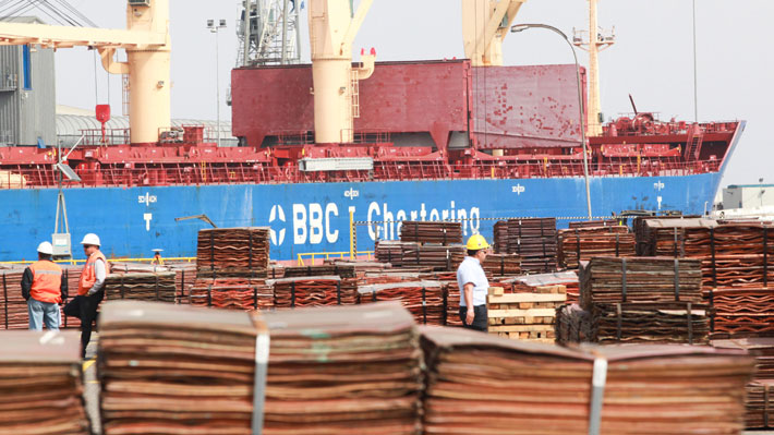 Bloomberg: China le pide a mineras de Chile que retrasen envíos de cobre por coronavirus