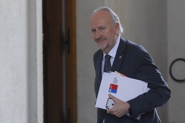 Ministro Prokurica y nueva Constitución: «un cambio importante en las reglas del juego podría generarnos un balazo en los pies»