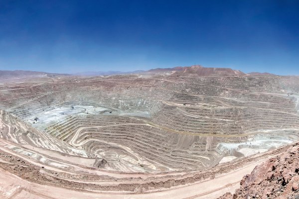 Escondida anuncia que dejará de sacar agua subterránea para su producción