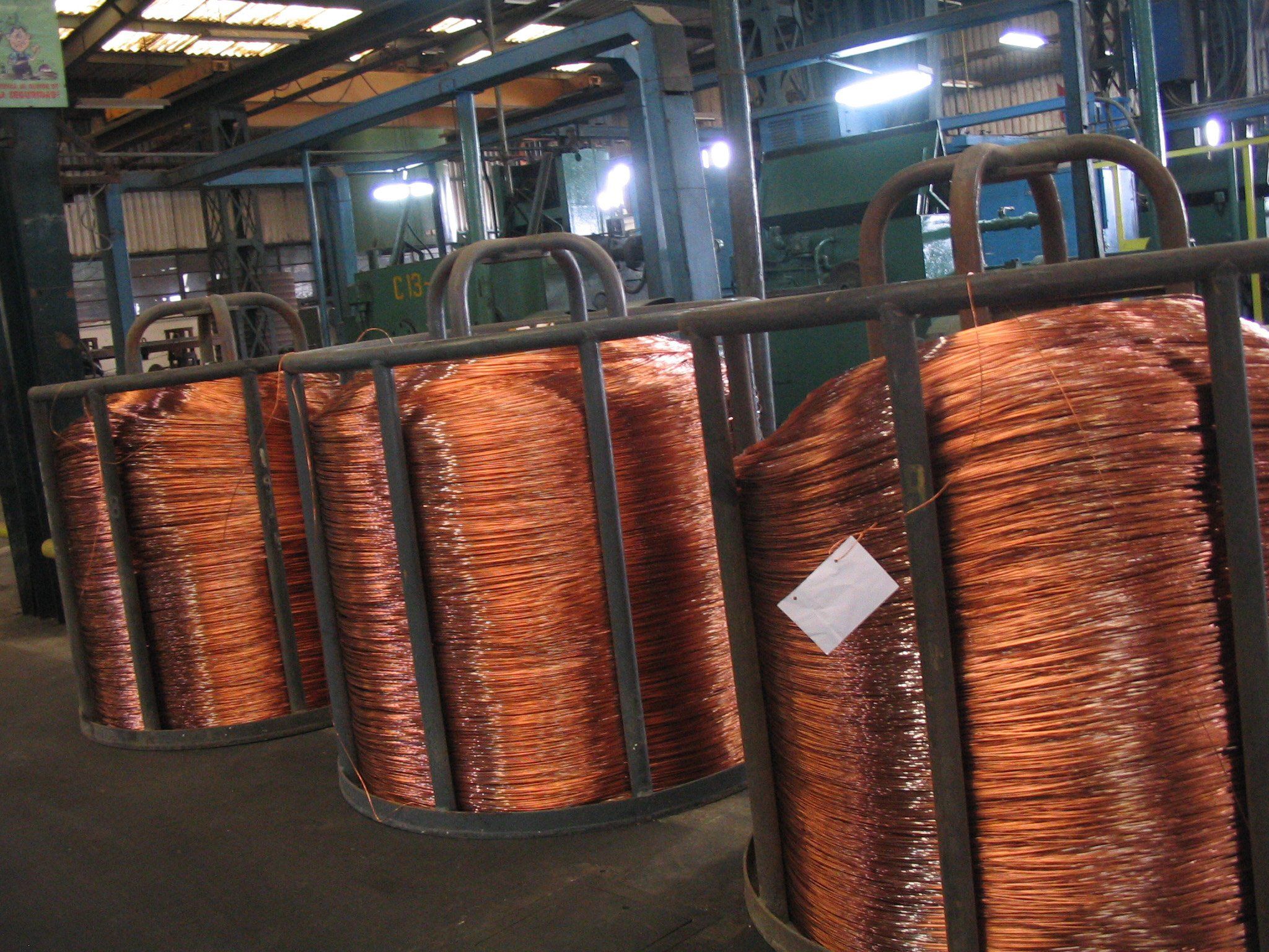 Los inventarios de acero y cobre de China bajan a medida que la demanda se recupera del virus