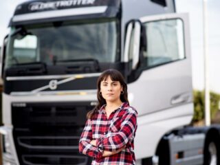 Volvo Chile capacitará gratuitamente a mujeres para la conducción de camiones pesados