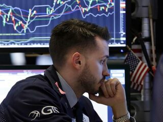 "Lunes negro": Cobre cierra en su peor nivel en más de dos años y medio y Bolsa de Santiago se contagia del desplome global