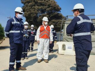 Codelco Ventanas mostró a gobernador cómo evita contagios de Covid-19