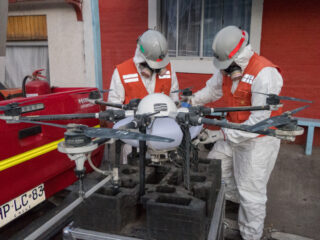 El Teniente extiende a Olivar su plan de acción contra el coronavirus con dron fumigador.