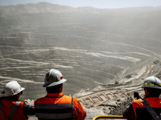Codelco suspende a contratistas por 30 días y les pide acogerse a nueva ley de protección al empleo