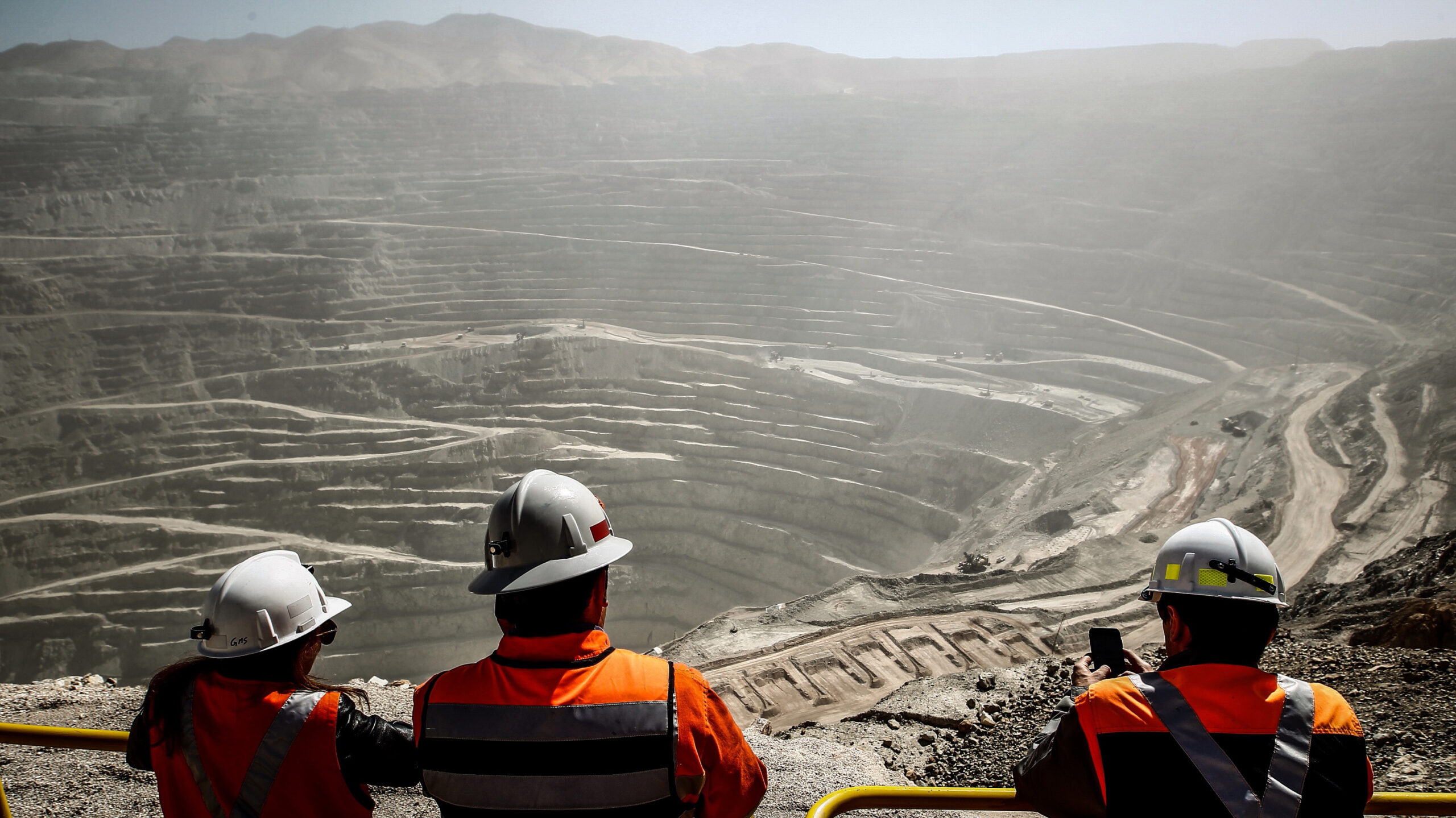 Codelco suspende a contratistas por 30 días y les pide acogerse a nueva ley de protección al empleo