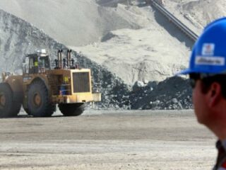 Trabajadores que viajaron con conductor confirmado de Covid-19 pueden seguir trabajando normalmente