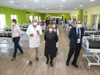 Codelco apoyará a comunidades vecinas con insumos médicos, sanitización de espacios públicos y siete equipos PCR para detectar el coronavirus.