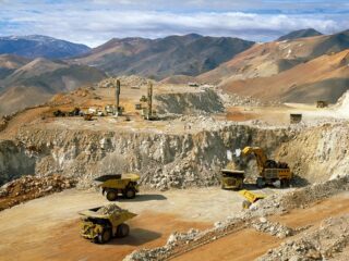 Más de 70 mineras deben auditar planes de cierre de faenas en medio de complejo escenario