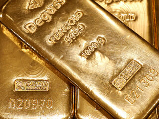 El oro se dispara a máximo de 7 años tras advertencia de la Fed sobre la economía de EE.UU.