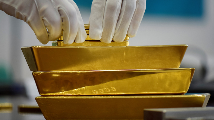El oro como inversión en tiempos de crisis: ¿Cómo opera el mercado del metal amarillo en Chile?