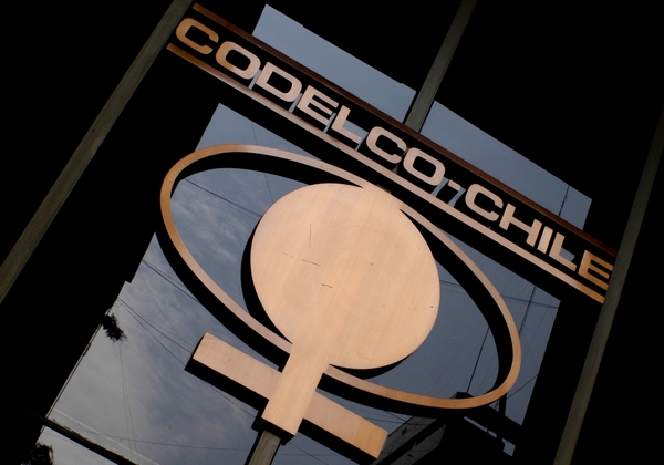 Revelan millonarios aportes de Codelco para asesorías a sindicatos