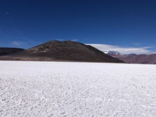 (Argentina) Minera australiana se asocia con firma argentina para extraer litio en Catamarca