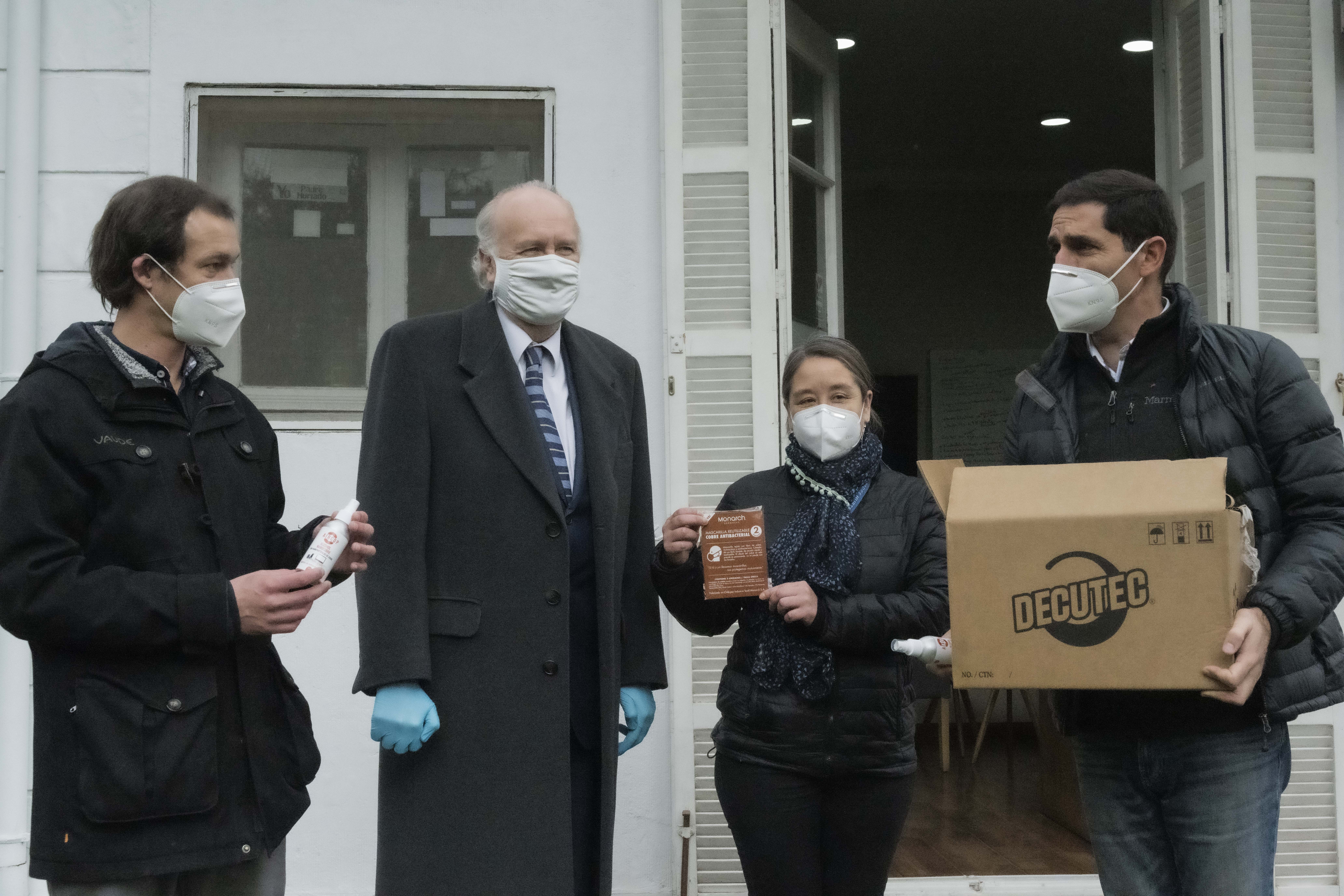Ministro Prokurica entrega mascarillas y aerosoles con nanopartículas de cobre a funcionarios de salud de Padre Hurtado