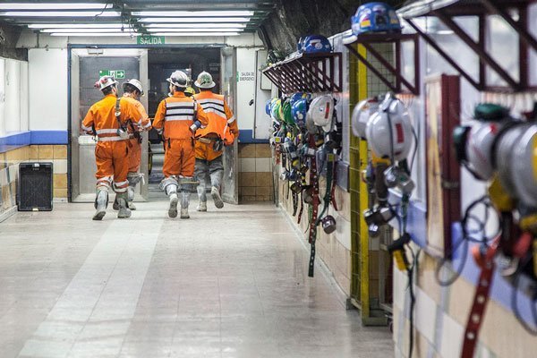 Trabajadores del cobre amenazan con "paralizar Codelco" ante cualquier intento de privatizar a la empresa estatal