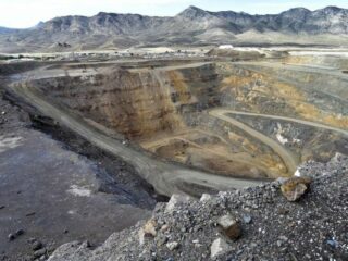 Minería de tierras raras para un futuro de energías renovables