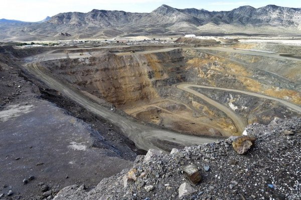 Minería de tierras raras para un futuro de energías renovables