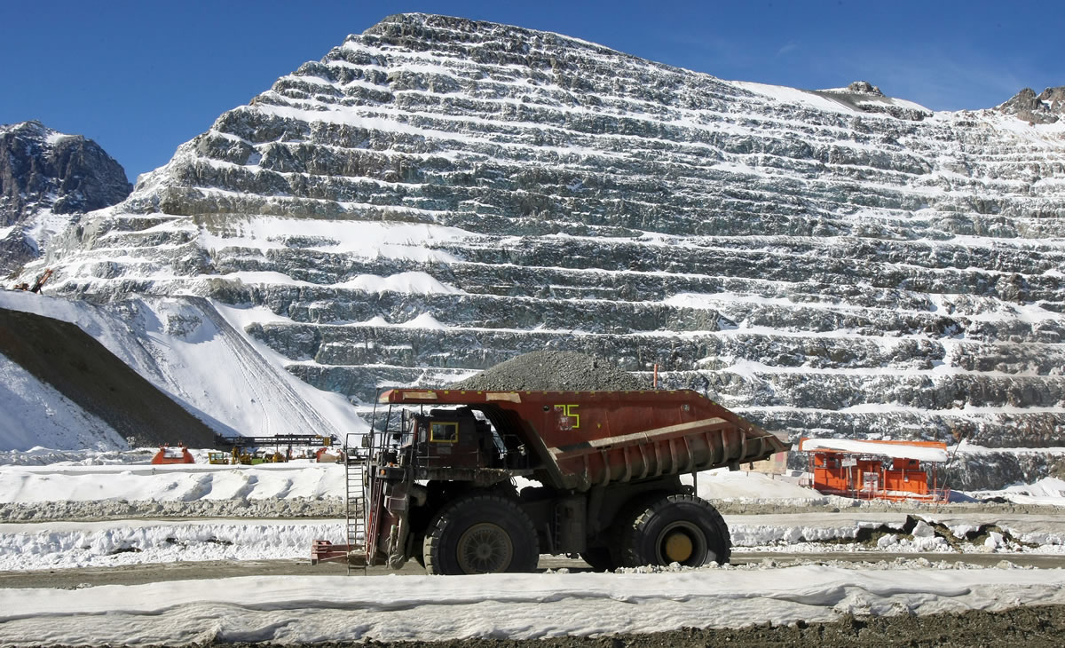 Anglo American reporta caída en producción de Los Bronces de casi 20% por menor disponibilidad de agua