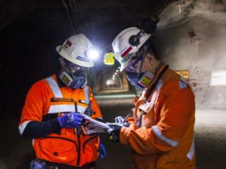 Chuquicamata aprueba jornada excepcional mientras sindicatos reportan más de 2 mil contagiados por coronavirus en Codelco