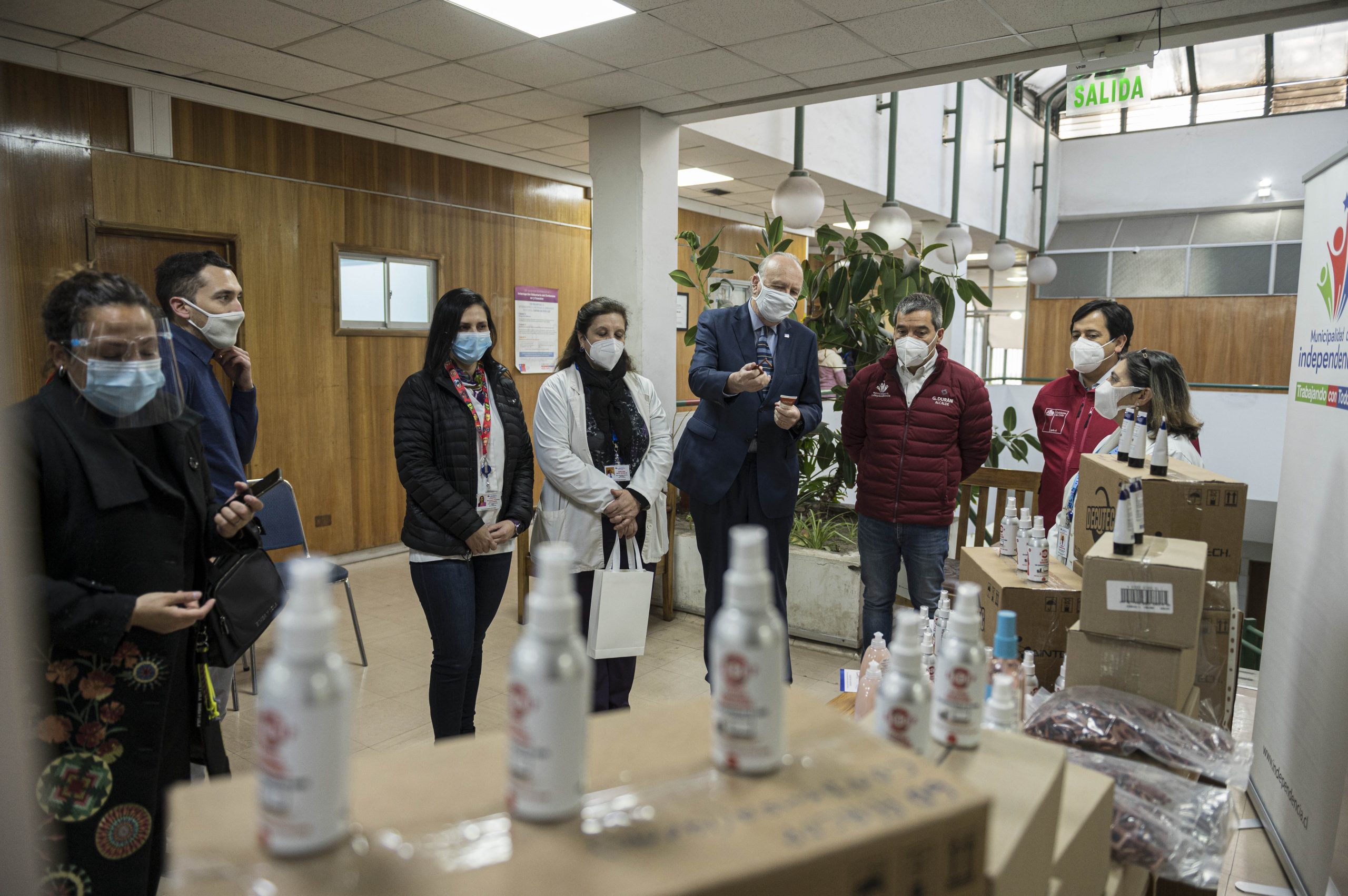 Ministro Prokurica entrega productos con cobre a funcionarios de salud de Independencia