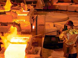 Cobre se encamina a máximos del año ante debilitamiento global del dólar