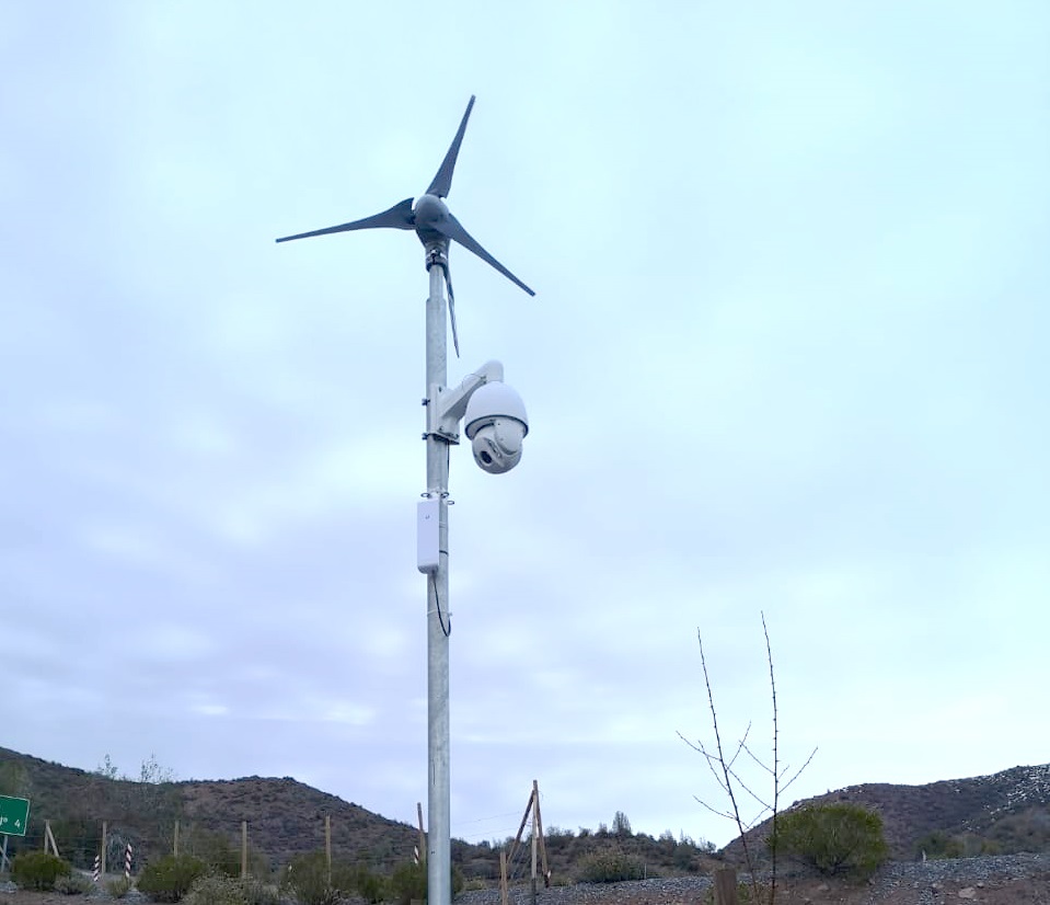 Aerogeneradores llevan energía a zonas de difícil acceso de El Teniente.