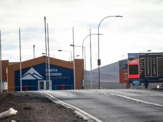 Producción de Minera Escondida sube en la primera parte del año, pero no así sus ingresos