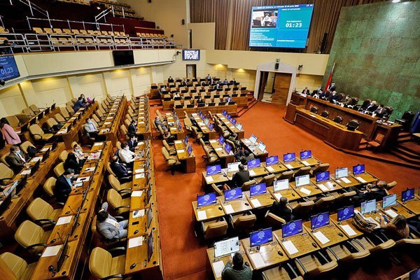 Comisión de Minería de la Cámara entra al ruedo por caso seguros de Codelco