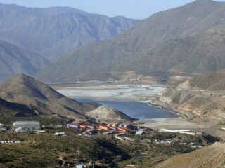 Punto a favor para minera de los Luksic: Tribunal rechazó reclamación de habitantes de Caimanes en contra proyecto de Los Pelambres