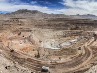 Nuevo contrato internacional de futuros del cobre de China cae en su debut