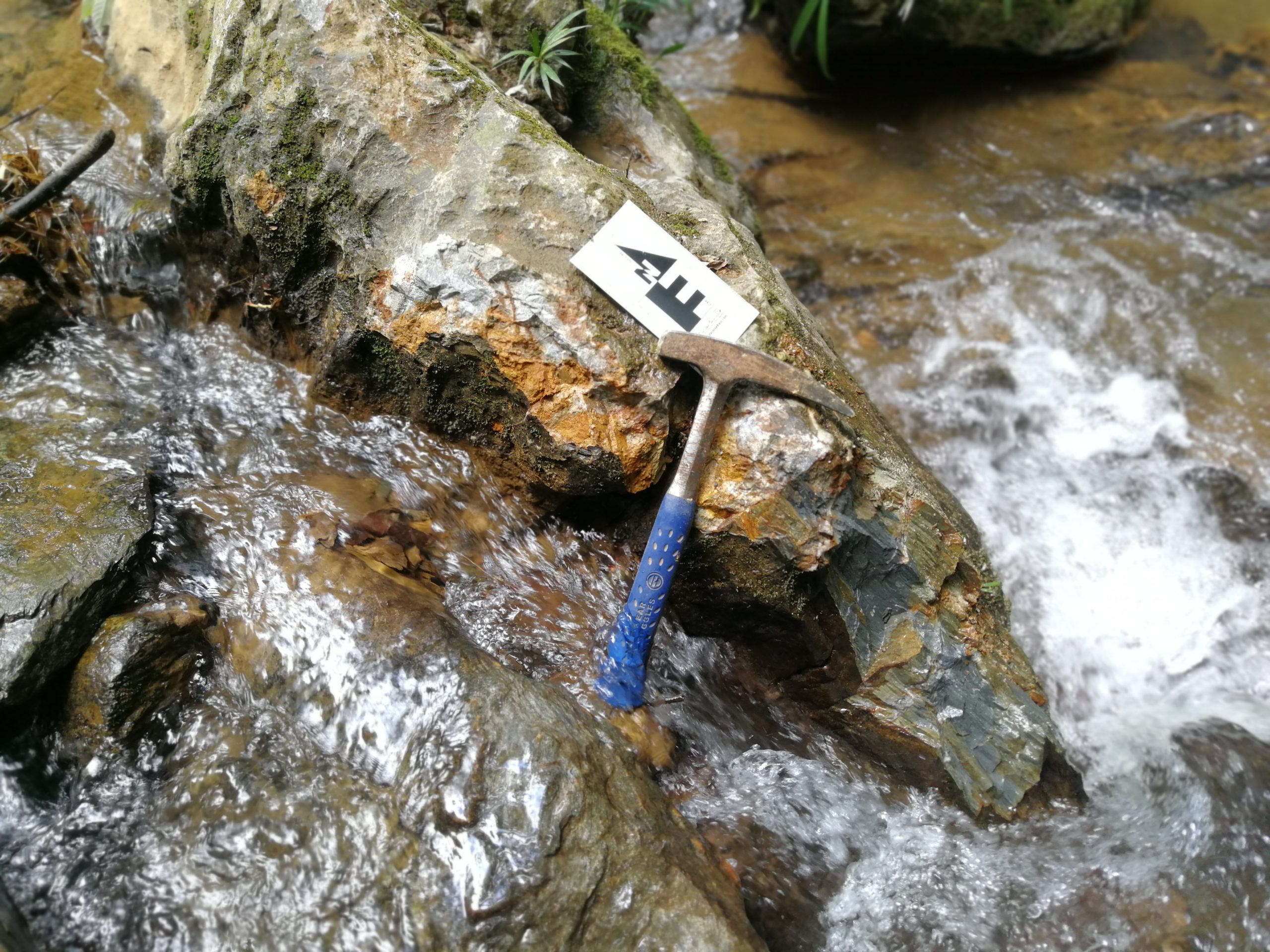 (Colombia) Afloramiento de oro hace cuarto descubrimiento en Santa Ana