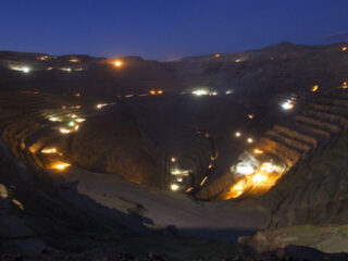 Codelco y supervisores de Chuquicamata logran acuerdo en negociación anticipada con bono de $3,6 millones