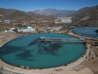 Sindicato de minera Antofagasta acepta propuesta salarial y evita huelga