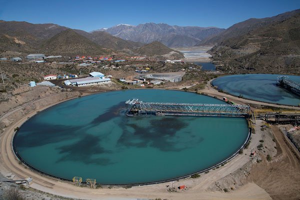 Sindicato de minera Antofagasta acepta propuesta salarial y evita huelga