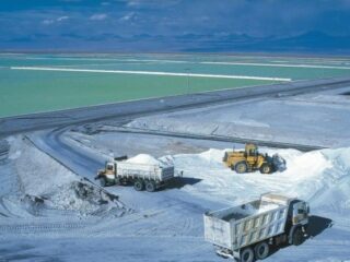 Albemarle, la gigante del litio que Chile llevará a un arbitraje y que ya tuvo una pugna con el Estado en 2018