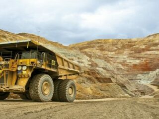 Gobierno se abre a discutir impuestos a las mineras