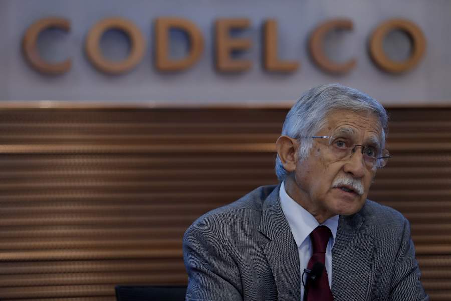 Codelco reduce a un cuarto sus excedentes por baja del precio del cobre