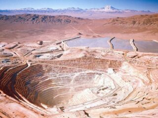 Escondida, la mina de cobre más grande del mundo, usará 100% energía renovable