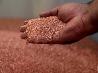 Cobre baja por inquietud sobre comercio, analistas dicen tendencia podría revertirse